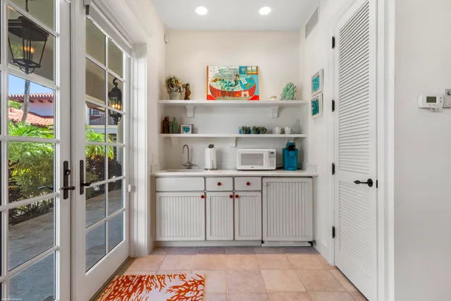 $24,000,000 | 398 South Beach Road, Jupiter Island, FL 33455