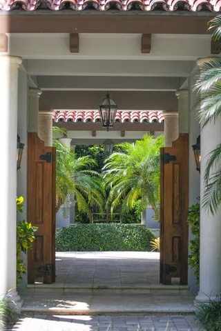 $24,000,000 | 398 South Beach Road, Jupiter Island, FL 33455