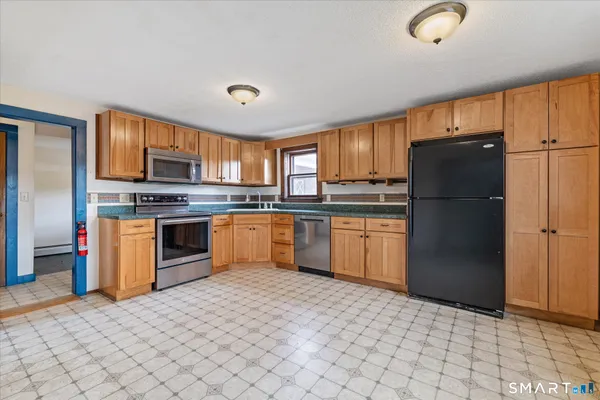 $450,000 | 49 Bosworth Road, Pomfret, CT 06259
