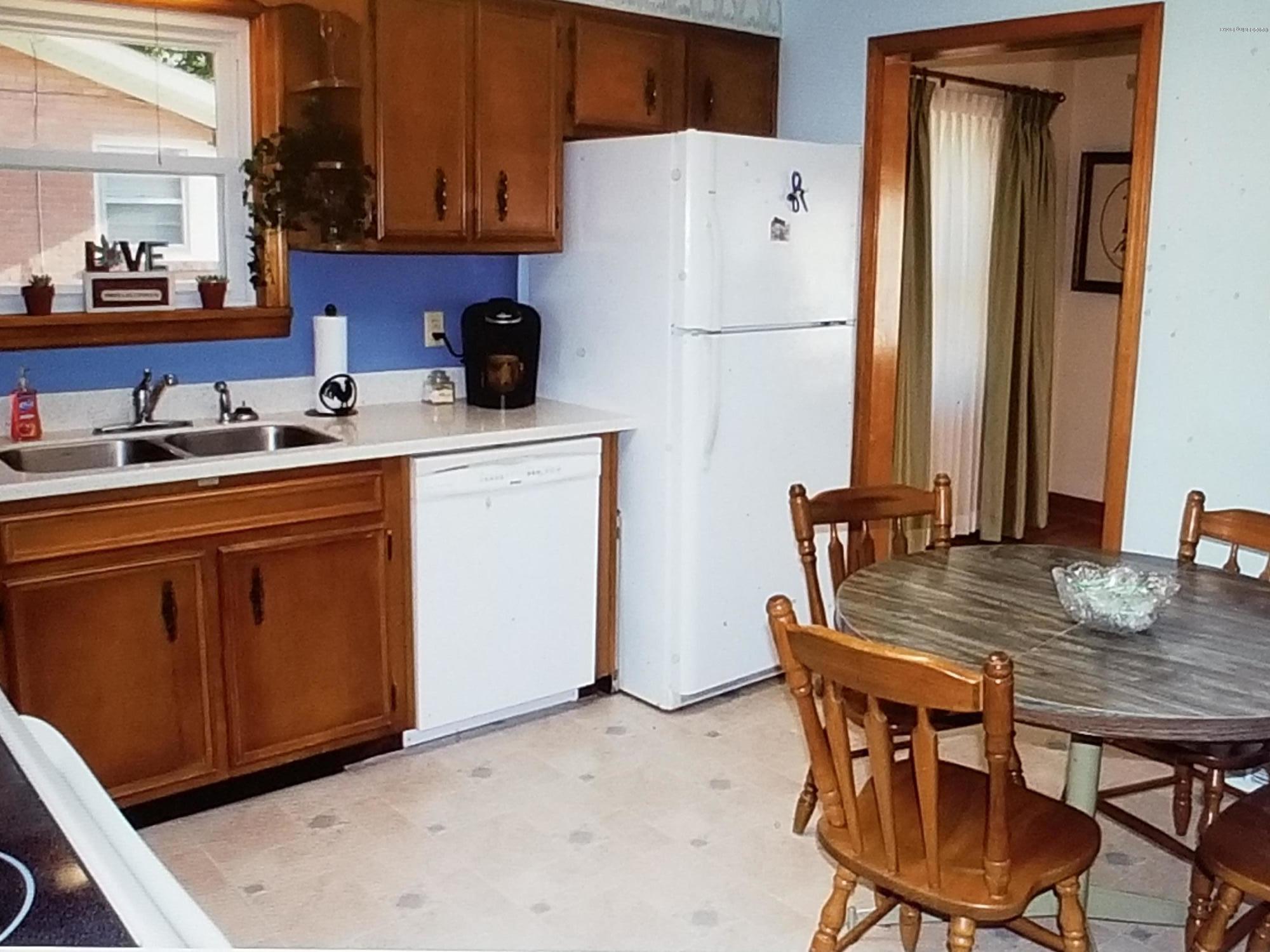 3433 Janell Road Louisville, KY 40216 - Photo 8 of 18 Eat in Kitchen