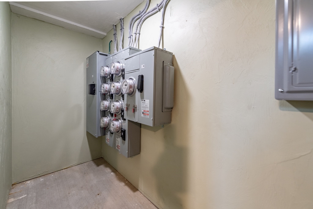 299 Dudley Street Boston, MA 02119 - Photo 11 of 18 a view of entryway