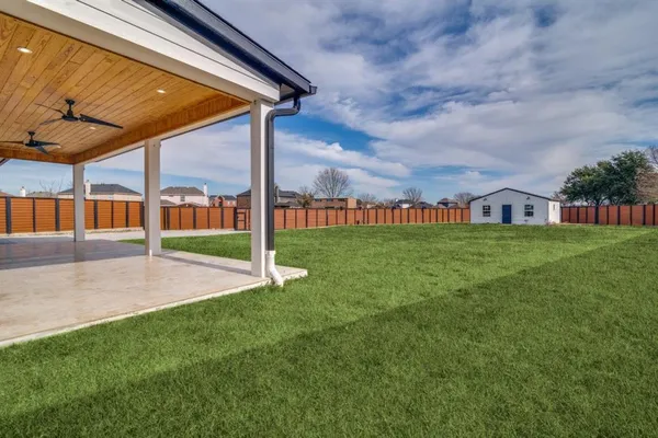a view of a house with a backyard