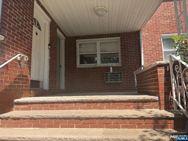 $2,500 | 201 Oakdene Place, Unit C00E2, Cliffside Park, NJ 07010