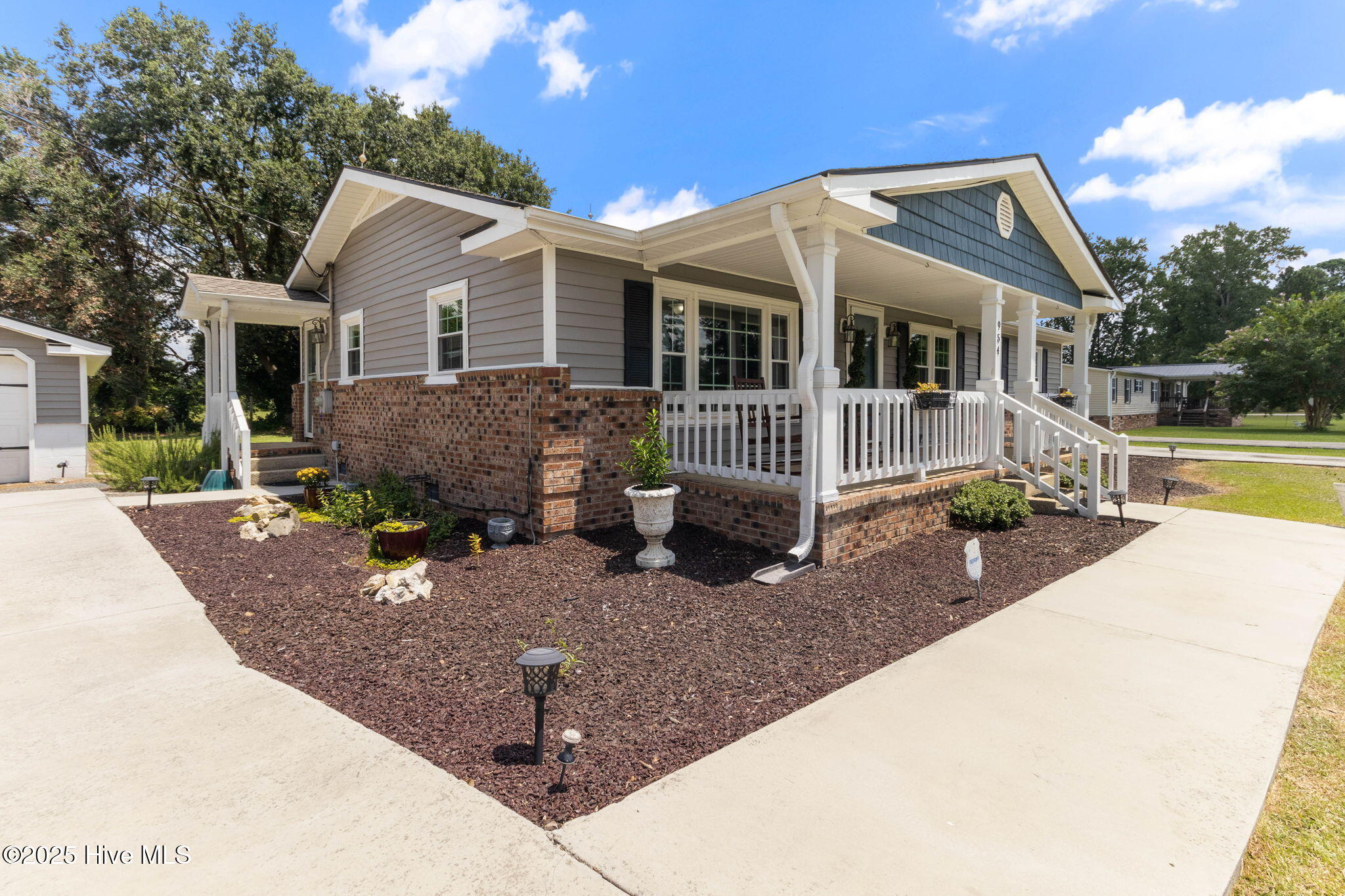 954 Hezekiah Road Pembroke, NC 28372 - Photo 4 of 32 4-web-or-mls-IMG_8632