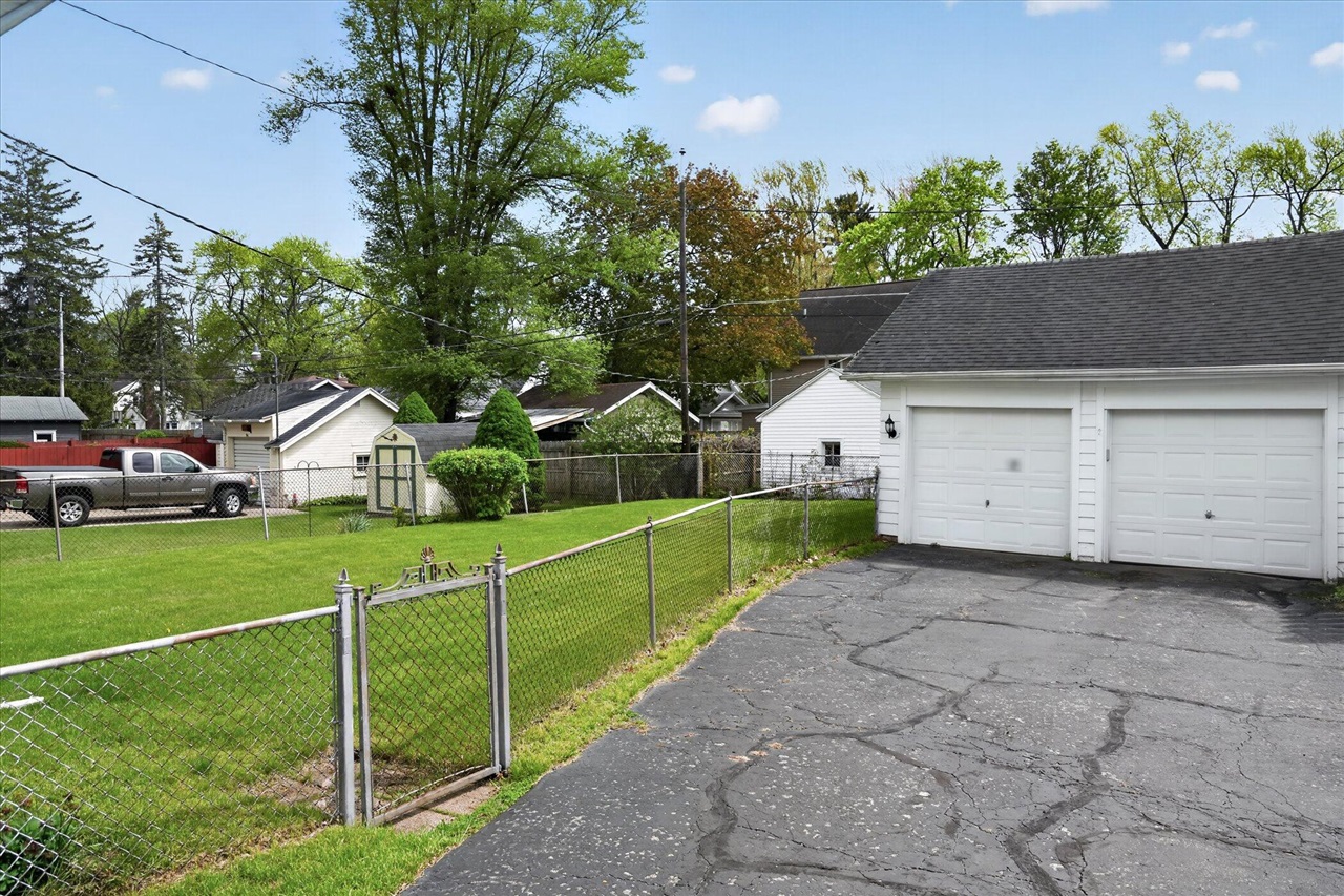 747 Crescent Road Jackson, MI 49203 - Photo 41 of 60 Gallery Image 41