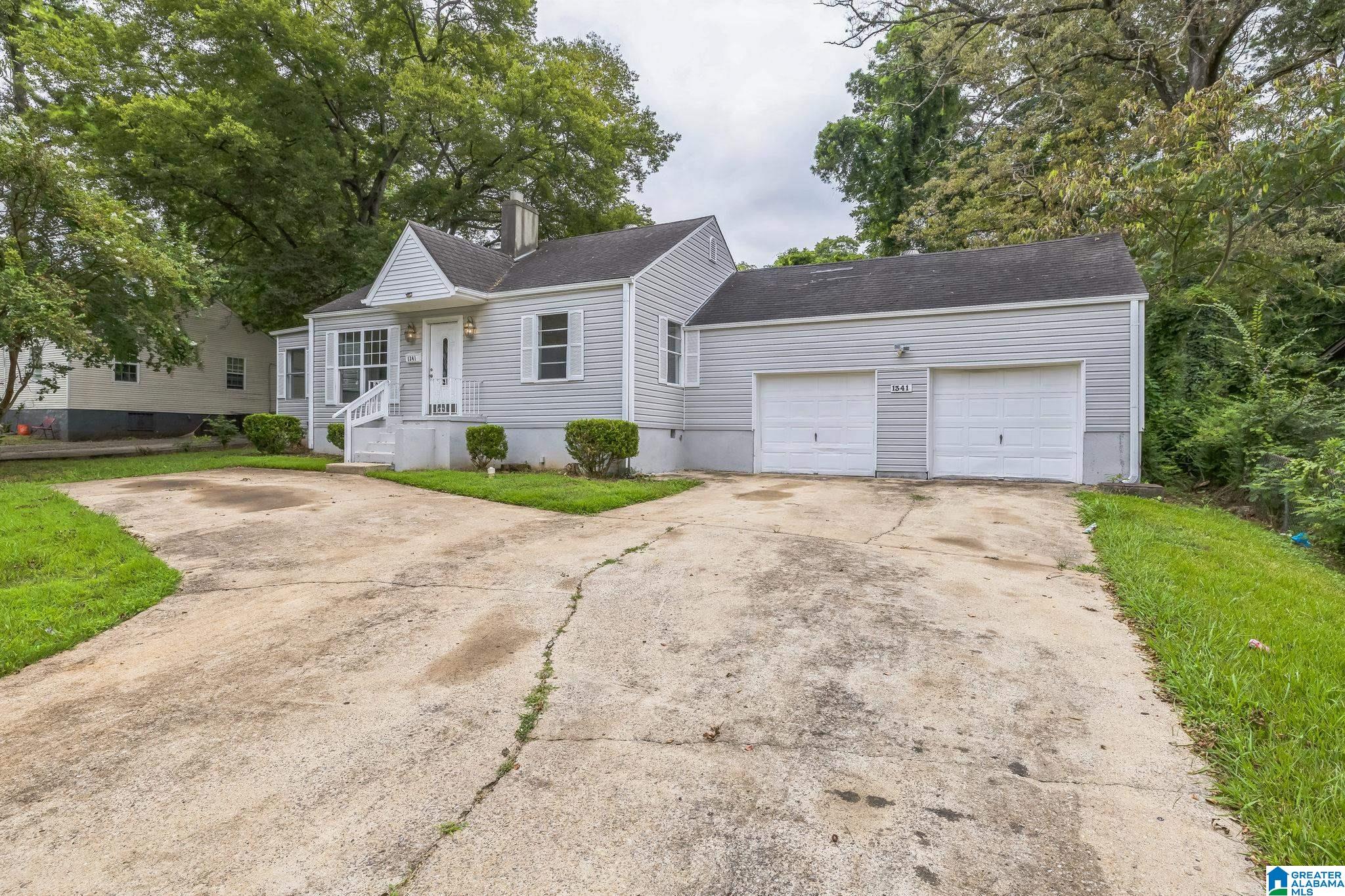 1341 Pineview Road Birmingham, AL 35228 - Photo 2 of 13