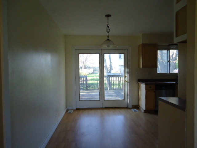343 Gehrig Circle Bolingbrook, IL 60440 - Photo 4 of 16 an empty room with windows