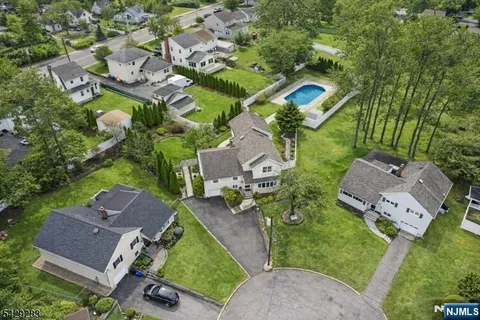 $849,000 | 40 Catherine Court, Cedar Grove, NJ 07009