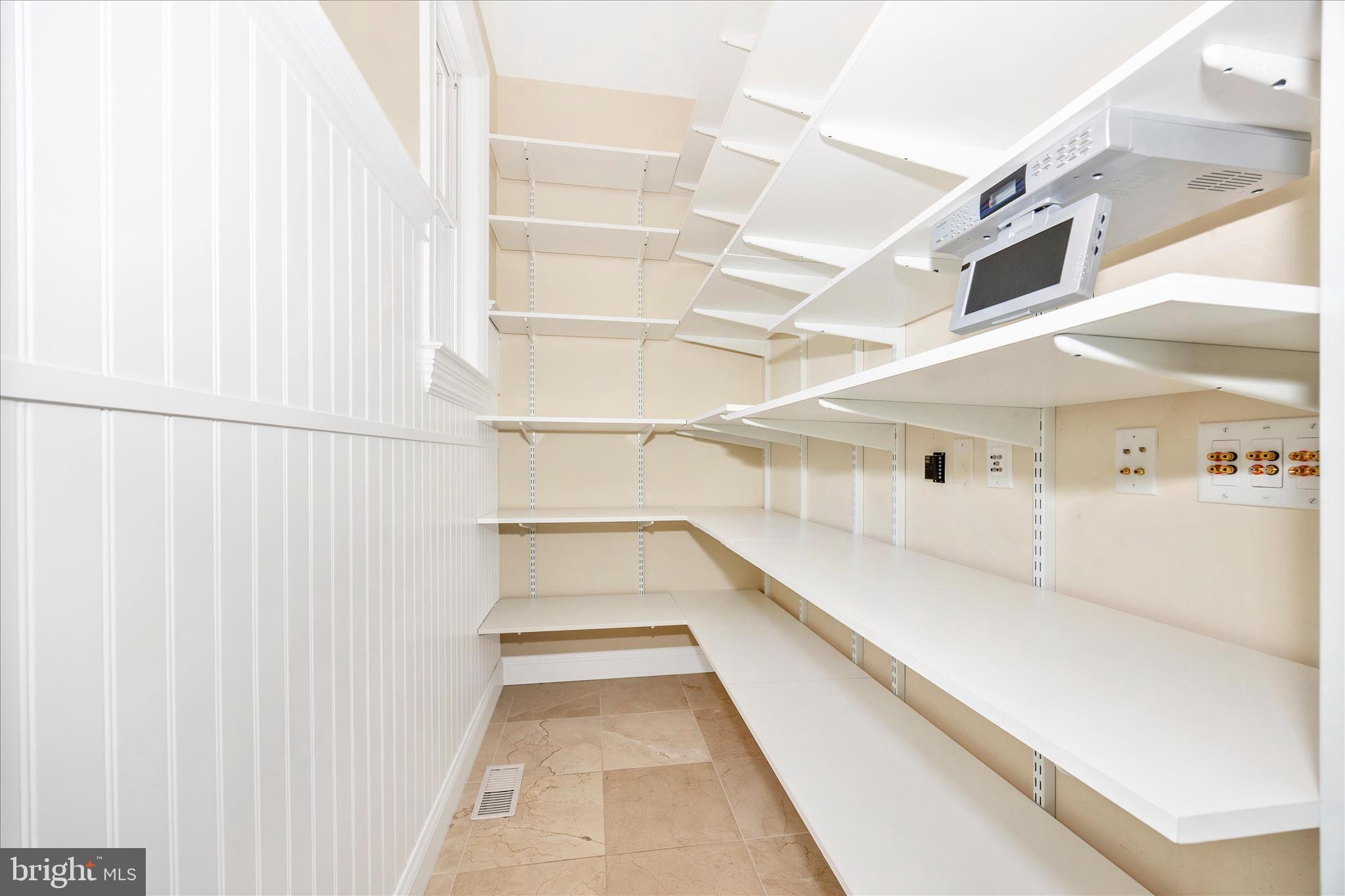 21612 Ripplemead Drive Gaithersburg, MD 20882 - Photo 24 of 129 Pantry