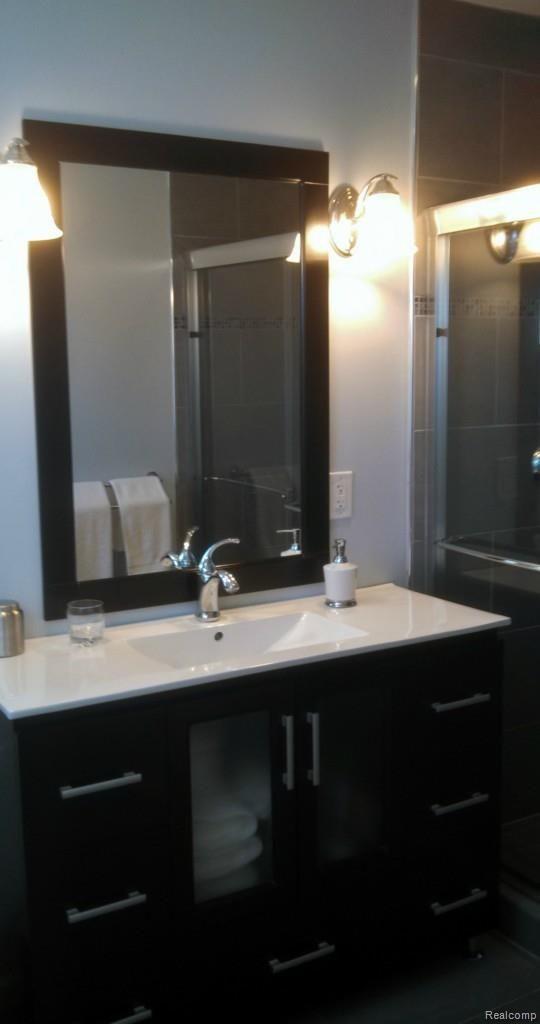 297 South Cranbrook Cross Road Bloomfield Hills, MI 48301 - Photo 13 of 17 M Bath 1.jpg