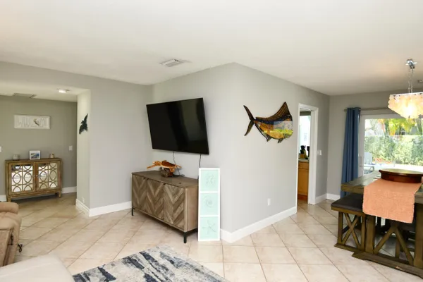 $10,000 | 336 Tacoma Lane, West Palm Beach, FL 33404