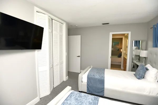 $10,000 | 336 Tacoma Lane, West Palm Beach, FL 33404