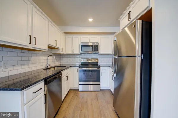 $1,950 | 6649 Ridge Avenue, Unit B214, Philadelphia, PA 19128