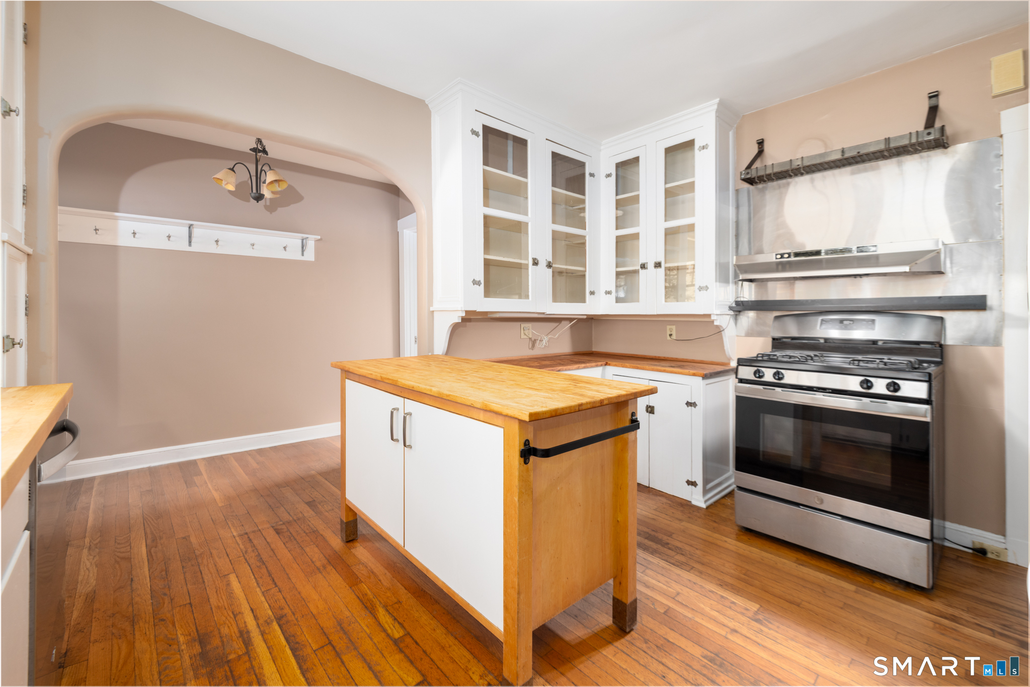 127 Roger Road New Haven, CT 06515 - Photo 17 of 40