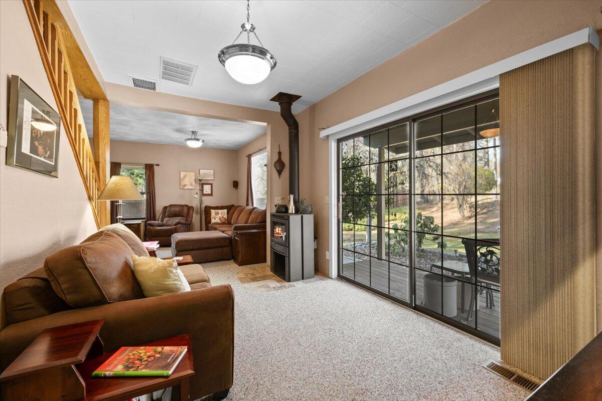 3455 Russell Road Grants Pass, OR 97526 - Photo 15 of 54 20-CI_6022