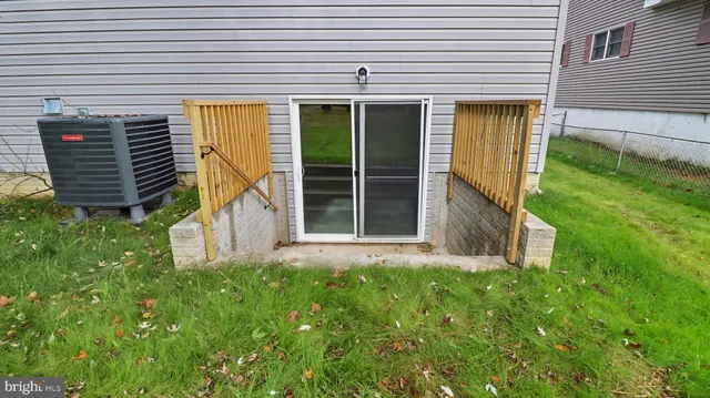 a view of a house with backyard and a garden
