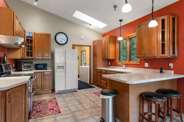 $599,999 | 2526 7 1/4 Street, Cumberland, WI 54829