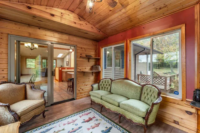 $599,999 | 2526 7 1/4 Street, Cumberland, WI 54829