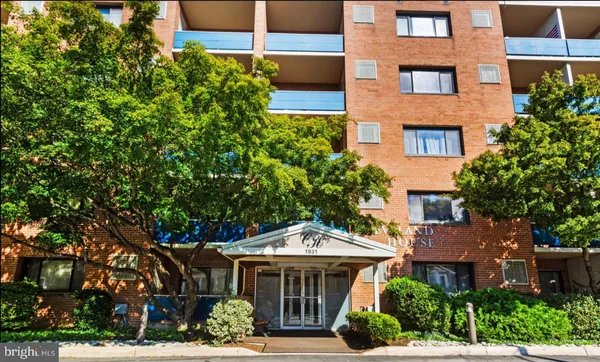 $280,000 | 1931 North Cleveland Street, Unit 210, Arlington, VA 22201