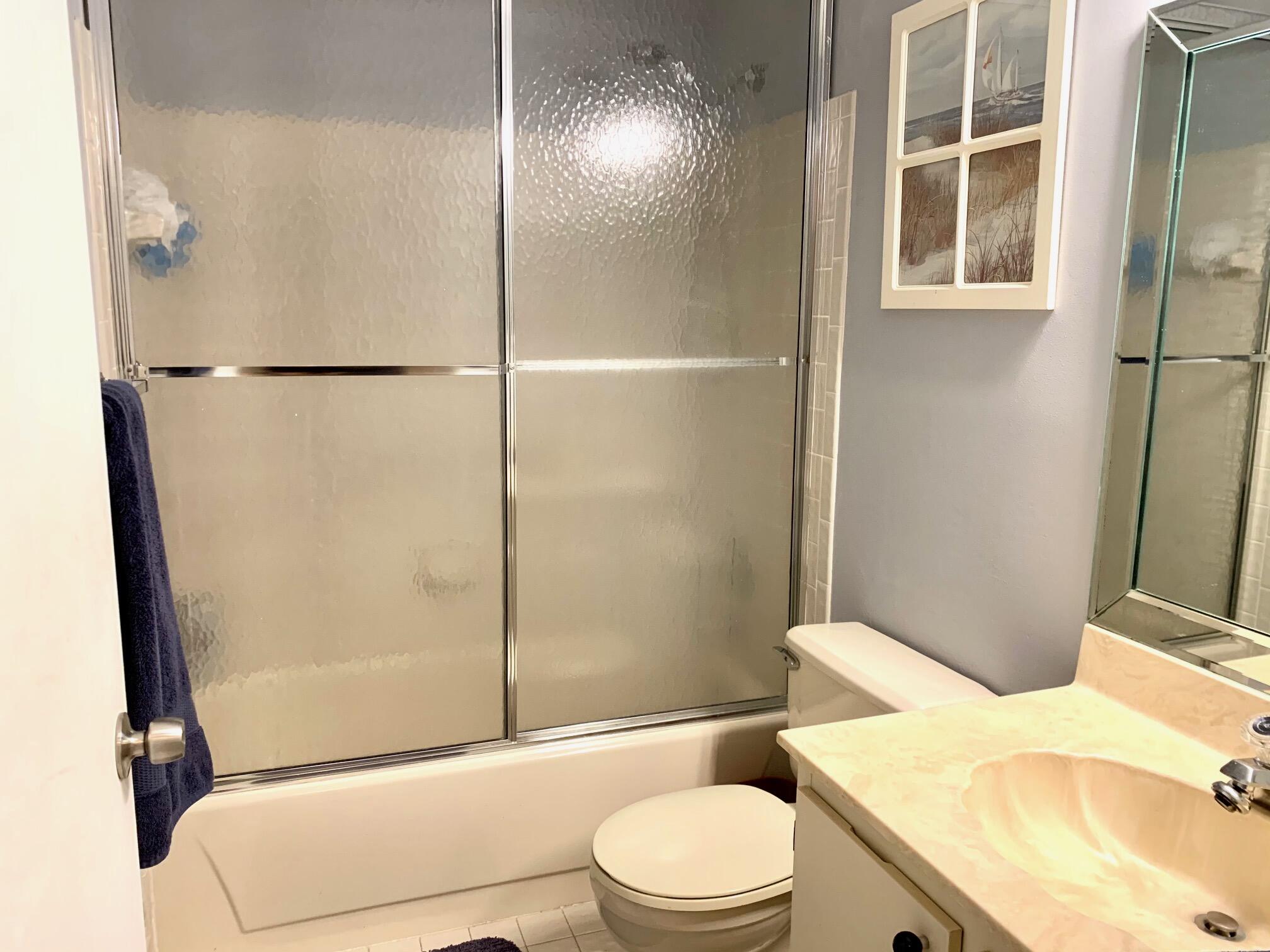 8692 Sunbird Place Boca Raton, FL 33496 - Photo 14 of 16 Guest Bath