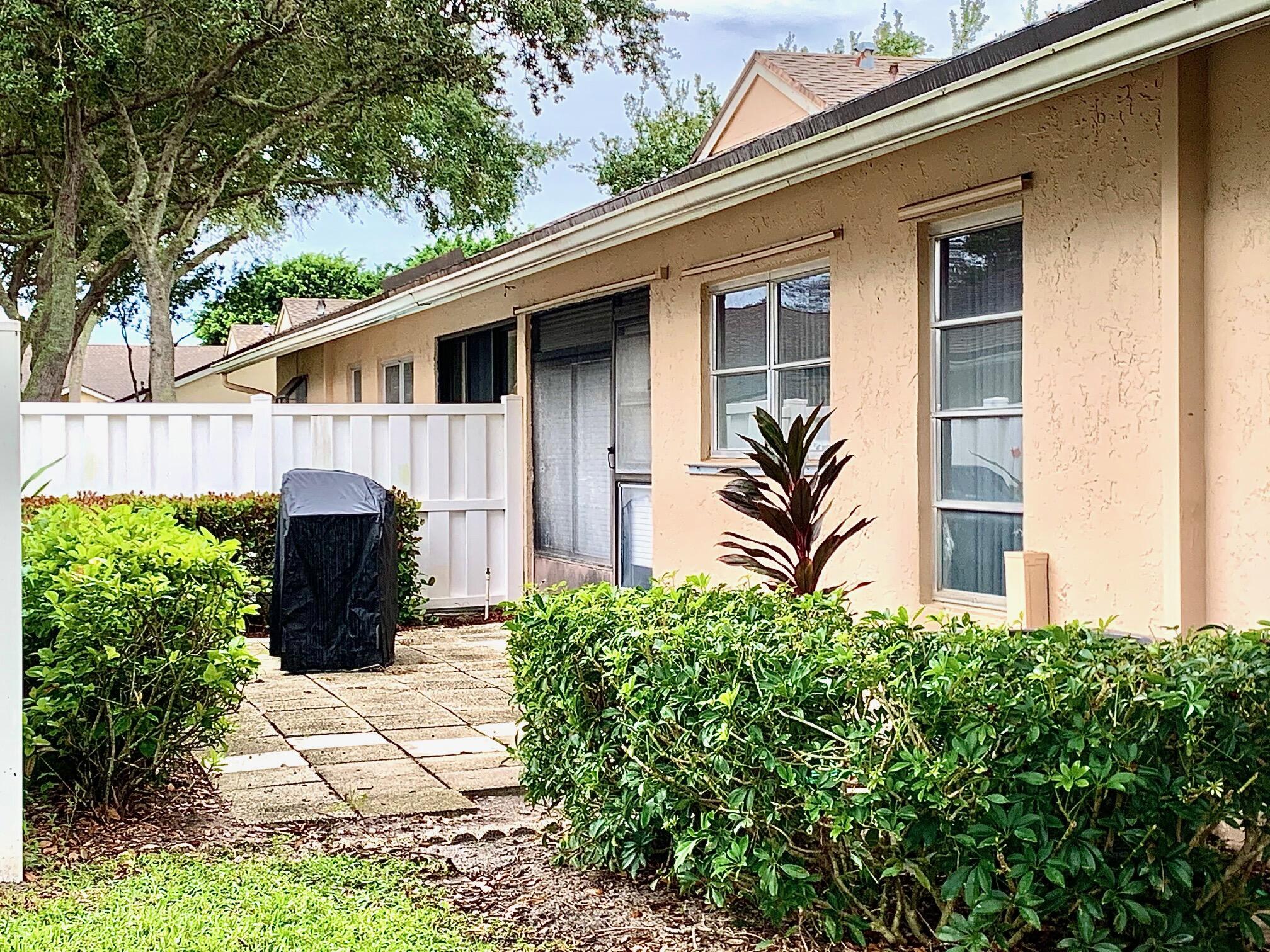 8692 Sunbird Place Boca Raton, FL 33496 - Photo 2 of 16 patio
