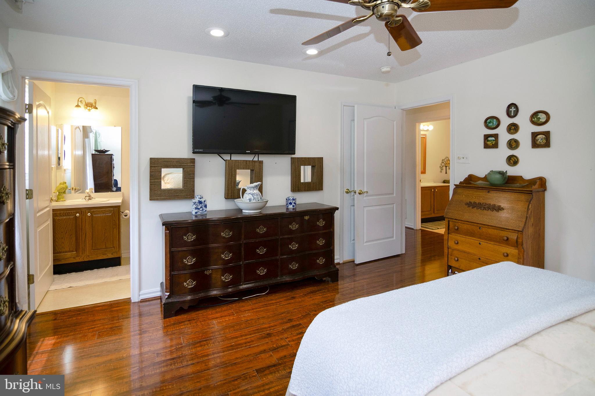 575 Riviera Drive Williamstown, NJ 08094 - Photo 21 of 46 Master Bedroom