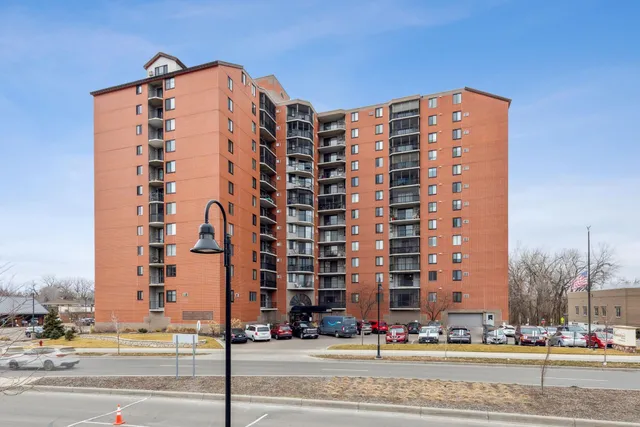 $134,900 | 6500 Woodlake Drive, Unit 105, Richfield, MN 55423