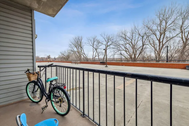 $134,900 | 6500 Woodlake Drive, Unit 105, Richfield, MN 55423