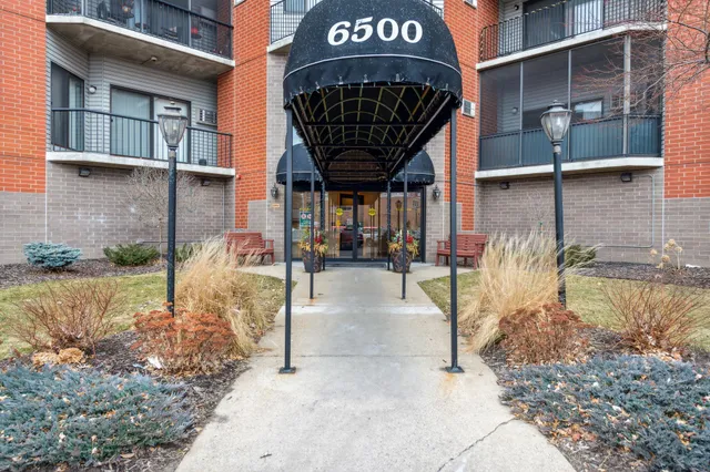 $134,900 | 6500 Woodlake Drive, Unit 105, Richfield, MN 55423