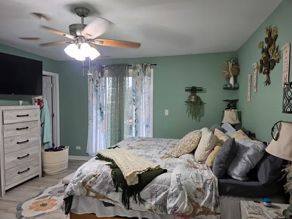a bedroom with a bed and a flat tv screen
