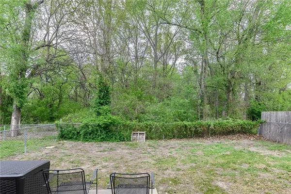 $289,950 | 361 East 12th Street, Tonganoxie, KS 66086
