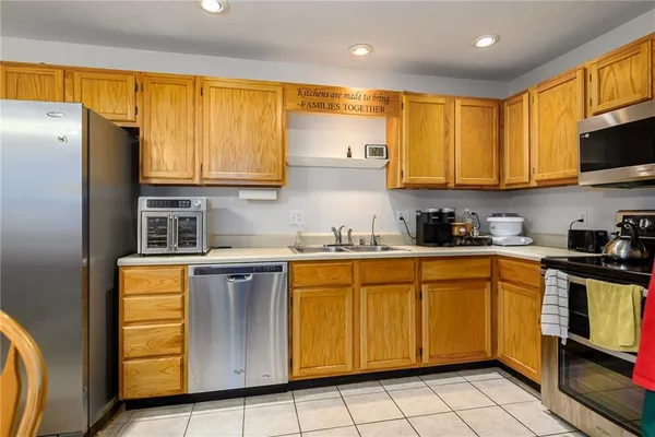 $289,950 | 361 East 12th Street, Tonganoxie, KS 66086