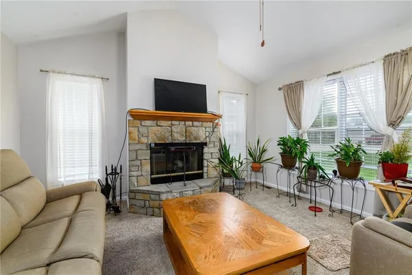 $289,950 | 361 East 12th Street, Tonganoxie, KS 66086