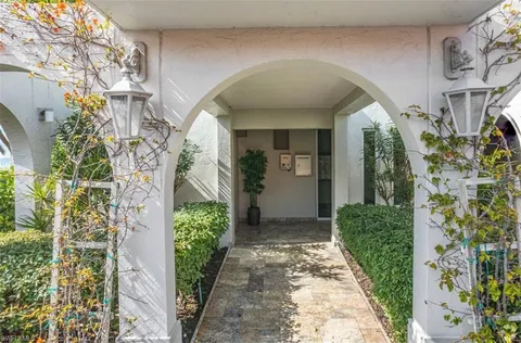 $925,000 | 26000 Hickory Boulevard, Unit 505, Bonita Springs, FL 34134