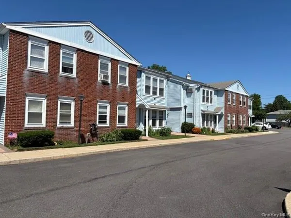 $2,200 | 12 Athens Court, West Babylon, NY 11704