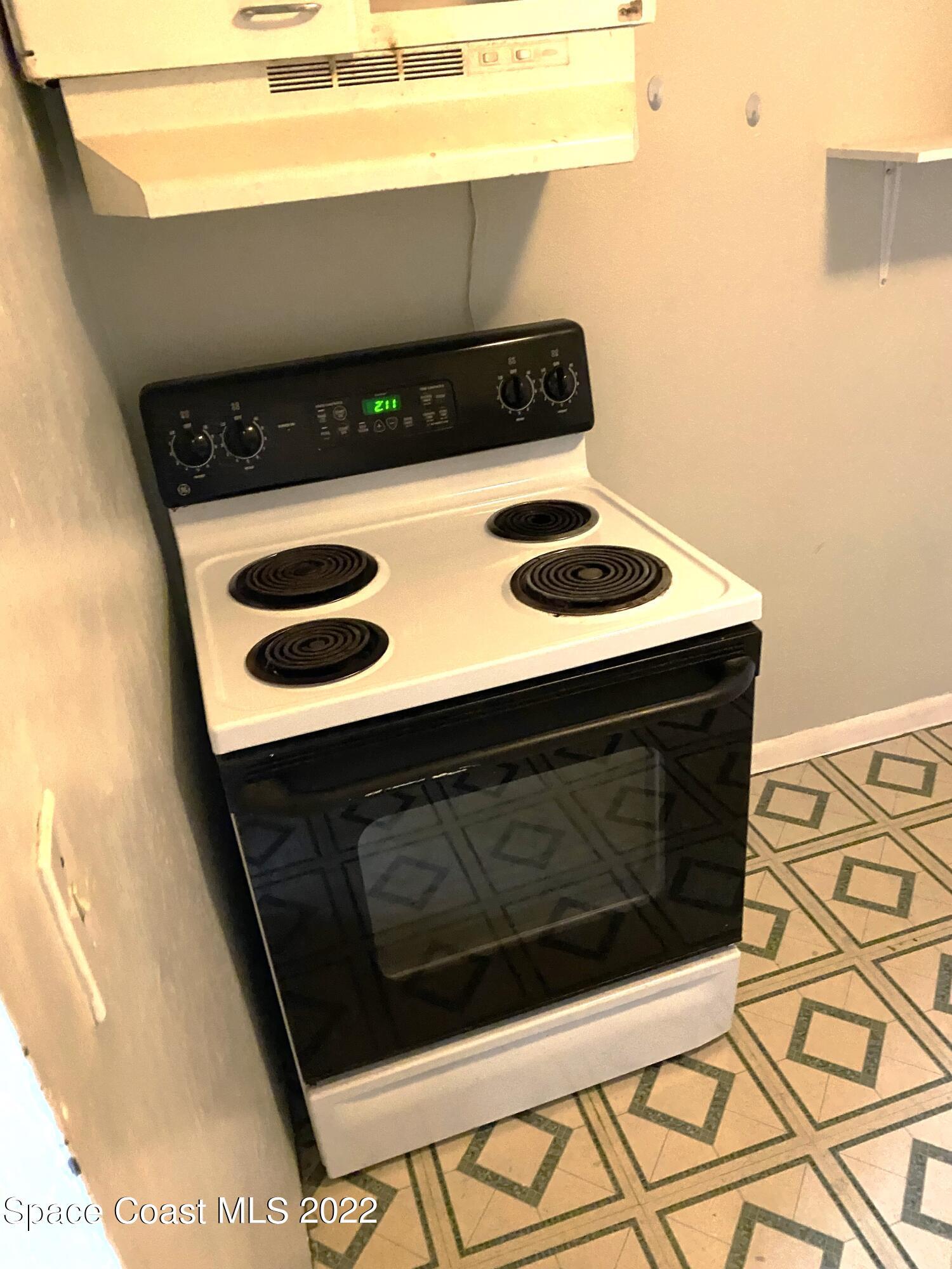 1199 Jordan Court Northeast, Unit B Palm Bay, FL 32905 - Photo 13 of 20 a utility room with dryer and washer