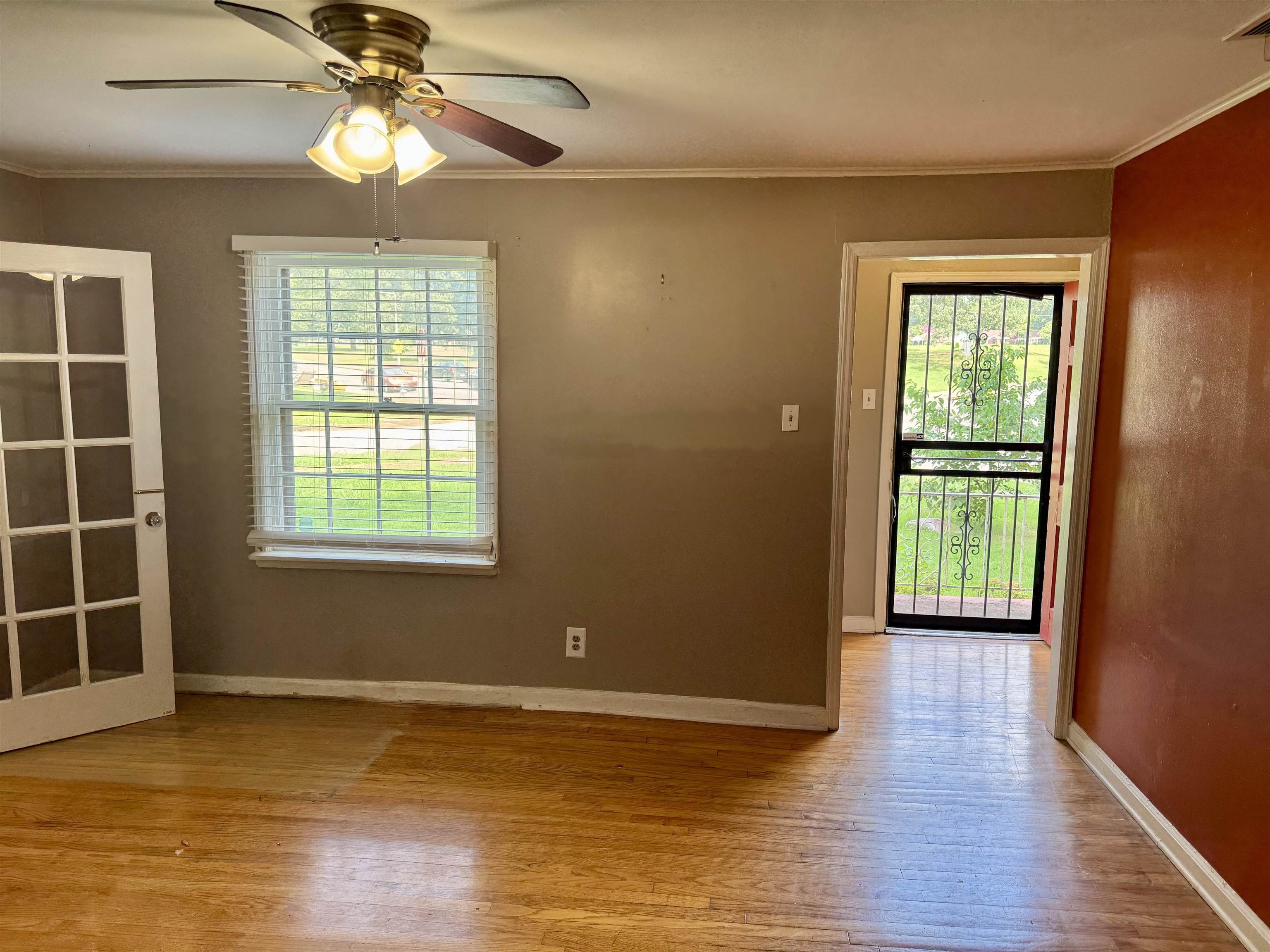3787 Rhodes Avenue Memphis, TN 38111 - Photo 5 of 23 healthy amount of natural light, wood floors, a ceiling fan, and crown molding