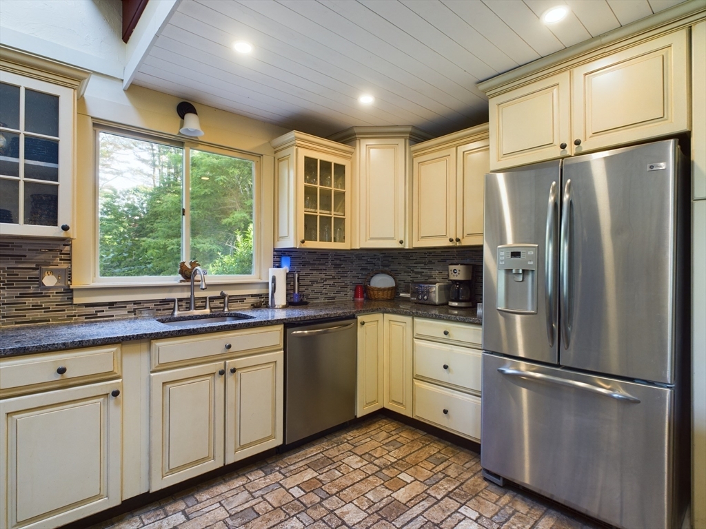 62 Winnetuxet Road Plympton, MA 02367 - Photo 12 of 32 Gallery Image 12