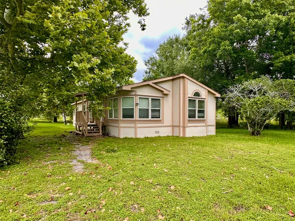 $1,800 | 202 Main Street, Fresno, TX 77545