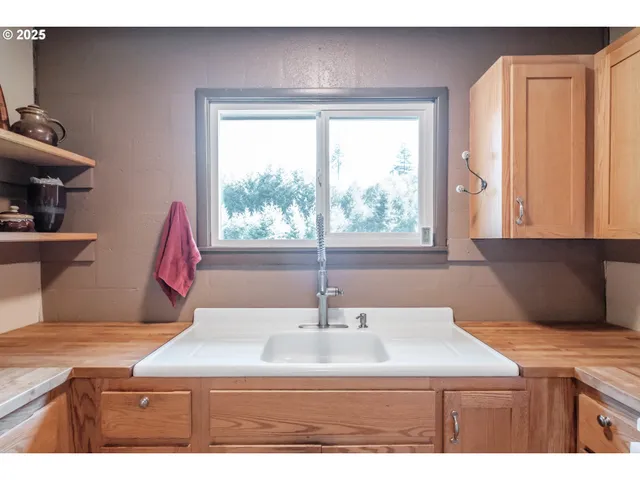 a bathroom with a sink vanity and a mirror
