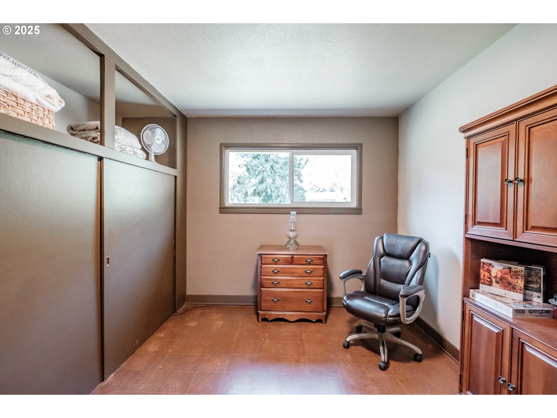 9602 Harlan Road Eddyville, OR 97343 - Photo 19 of 48 a living room with furniture