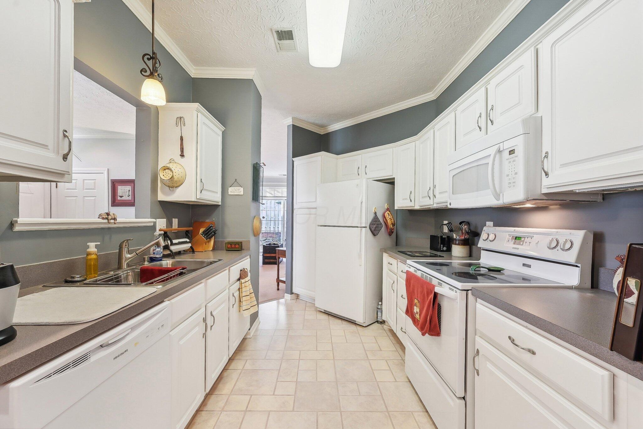 5993 Naughten Ridge Court Columbus, OH 43213 - Photo 20 of 51 Kitchen