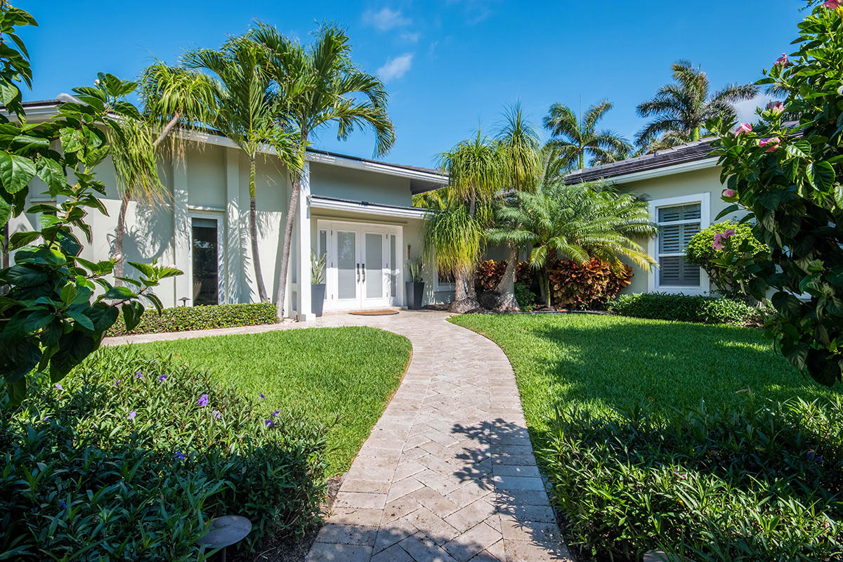 5700 North Ocean Boulevard Ocean Ridge, FL 33435 - Photo 3 of 22 Front Exterior