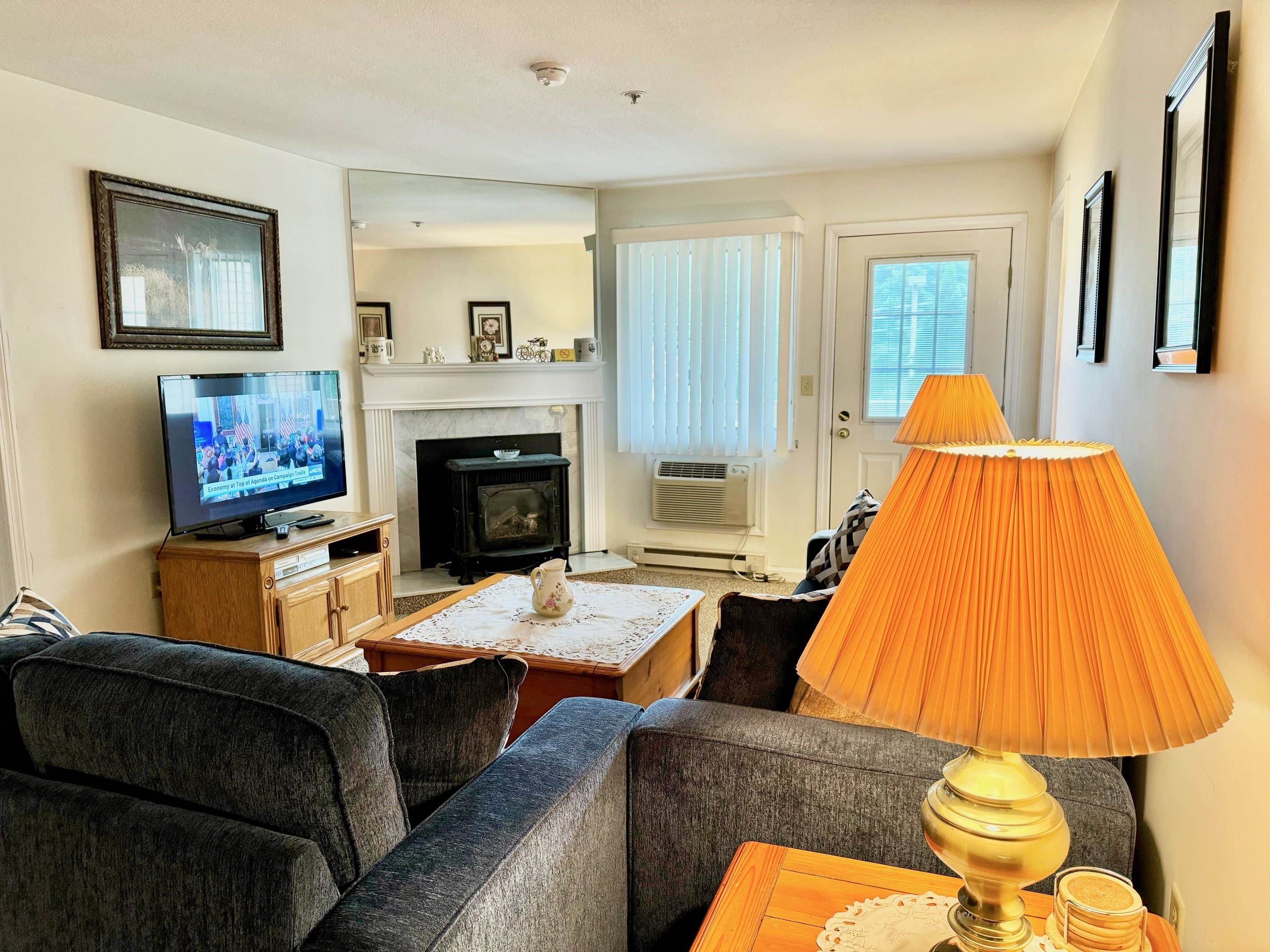 227 Main Street, Unit 201 Lincoln, NH 03251 - Photo 3 of 15