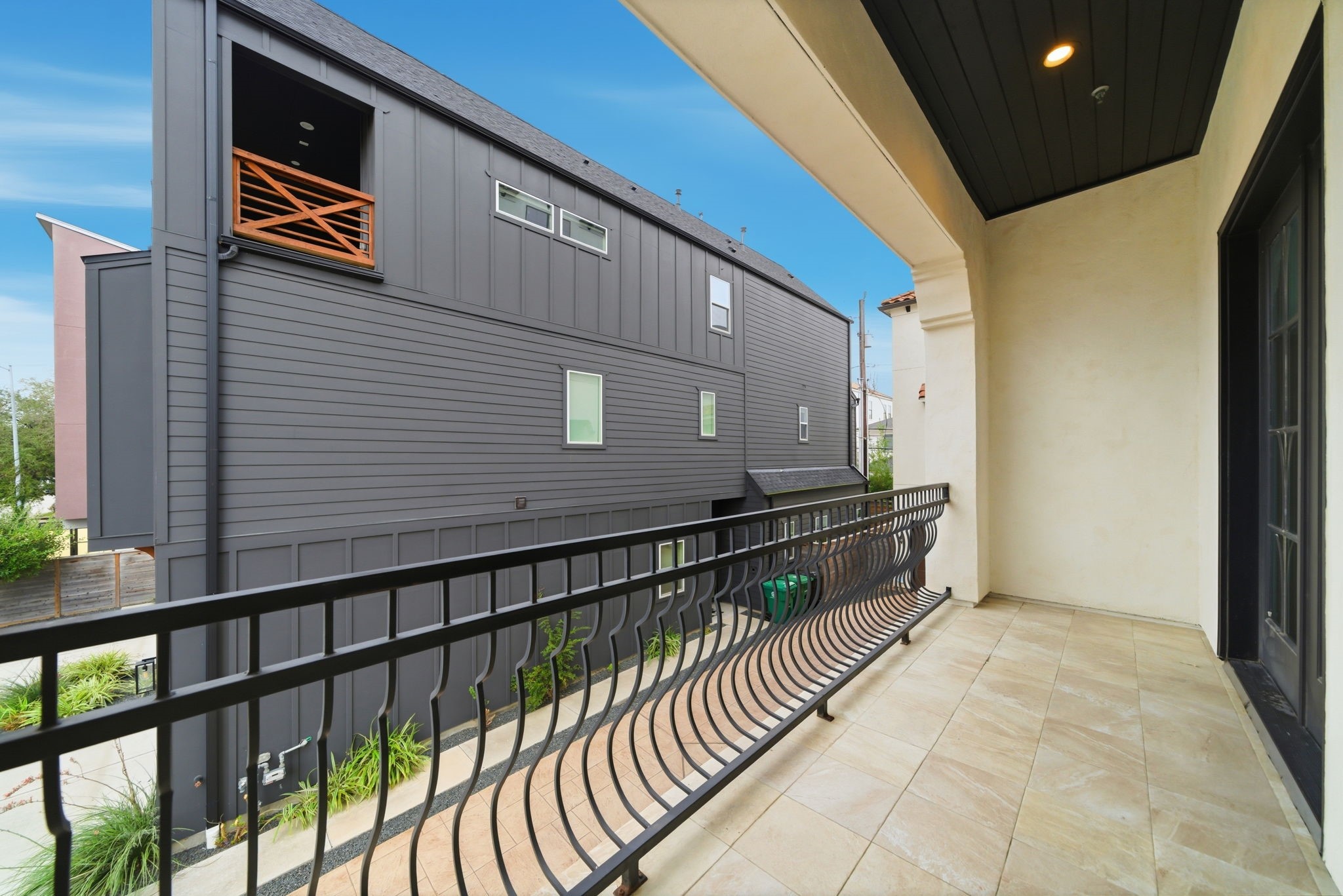 4224 Gibson Street Houston, TX 77007 - Photo 10 of 22 a view of balcony with furniture