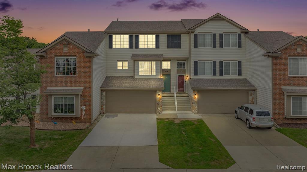315 Oak Ridge Drive Pontiac, MI 48341 - Photo 1 of 26