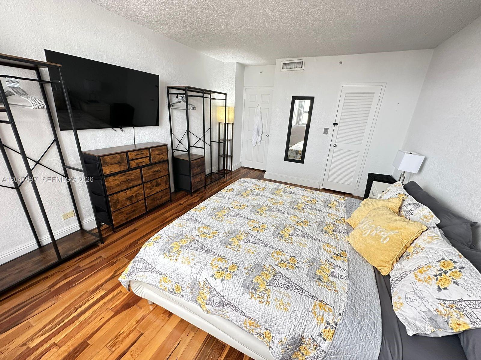 1500 Bay Road, Unit 1408S Miami Beach, FL 33139 - Photo 7 of 12