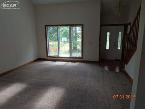 3877 East Dean Road Howell, MI 48855 - Photo 4 of 13 20445398-3.JPG