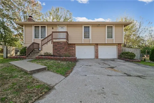 $260,000 | 633 Southwest 36 Terrace, Lee's Summit, MO 64082