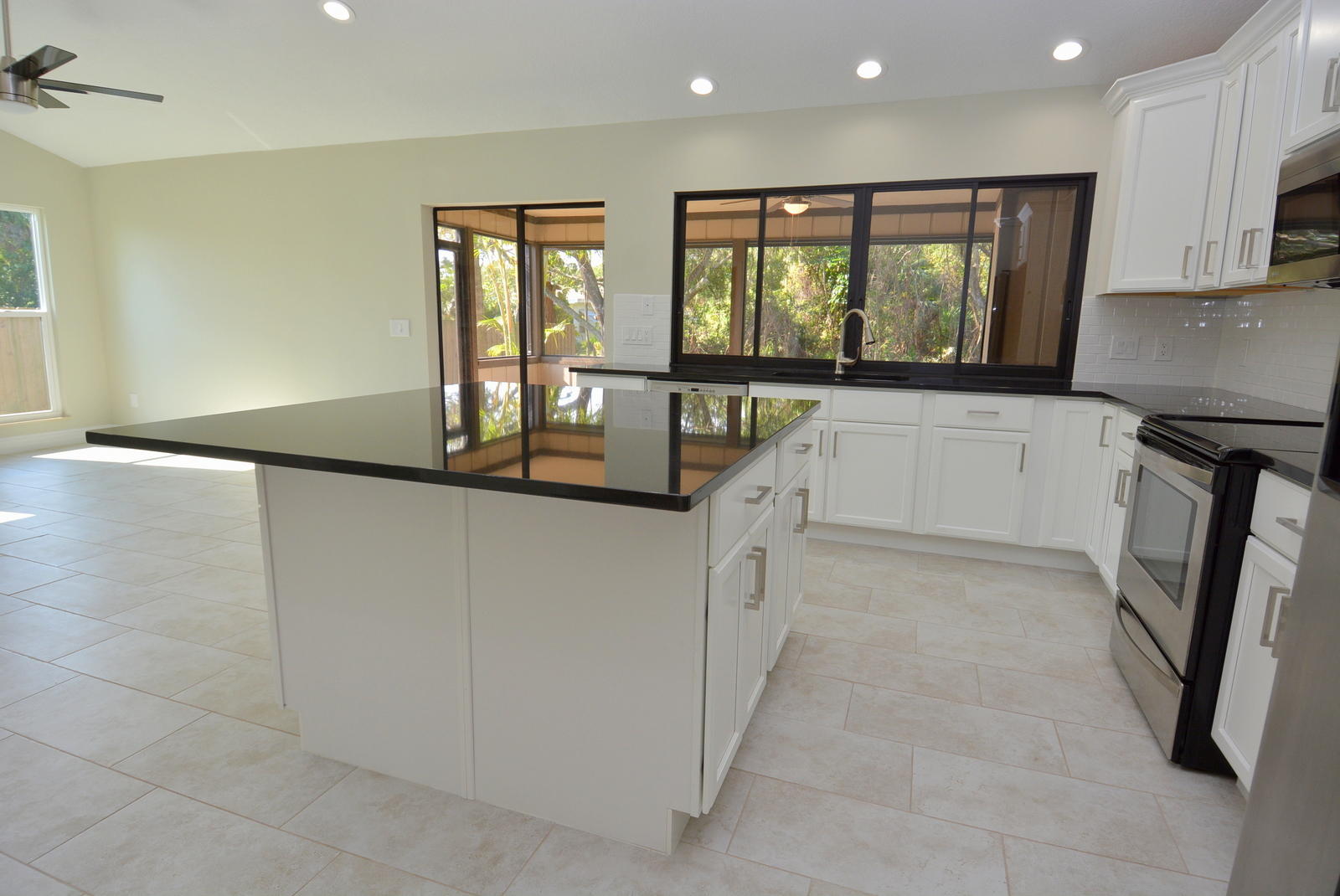 5703 Raintree Trail Fort Pierce, FL 34982 - Photo 24 of 65 Kitchen